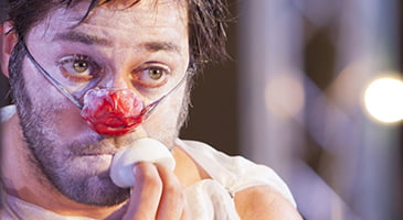 Vernieuwend circustheater tijdens voorstelling STROOM, Cirque de la Liberté